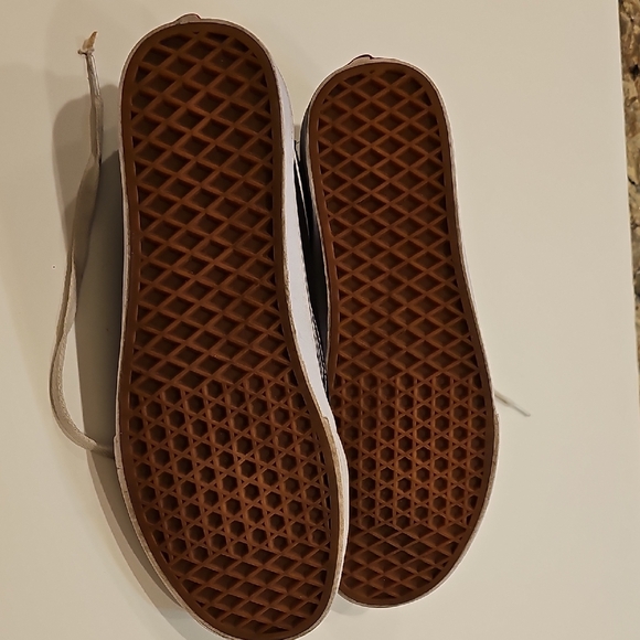 Vans Black and White Old Skool Women's Sneakers Size 11 Women's & 9 Men's - Picture 8 of 8